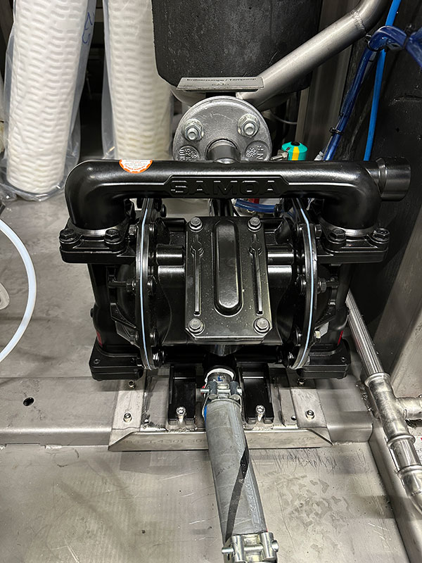 Diaphragm Pump UP10 AluminumThe UP10 Aluminum Diaphragm Pump is engineered for demanding applications, specifically for handling dirty and abrasive liquids, such as wastewater from washing machines. This robust pump offers a reliable solution for industries requiring consistent and efficient performance when changing or managing water in challenging environments.